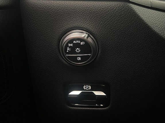 Mercedes-Benz GLC300 e 14 of 30