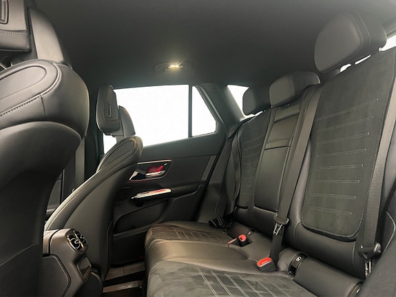 Mercedes-Benz GLC300 e 30 of 30