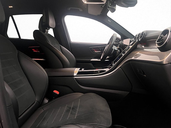 Mercedes-Benz GLC300 e 28 of 30