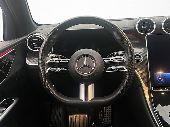 Mercedes-Benz GLC300 e 13 of 30