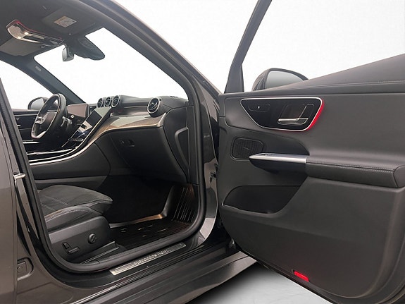 Mercedes-Benz GLC300 e 29 of 30
