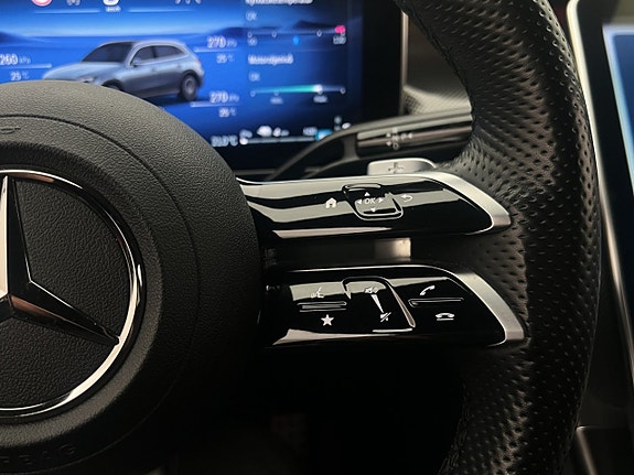 Mercedes-Benz GLC300 e 17 of 30