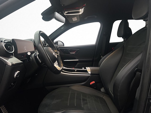Mercedes-Benz GLC300 e 11 of 30