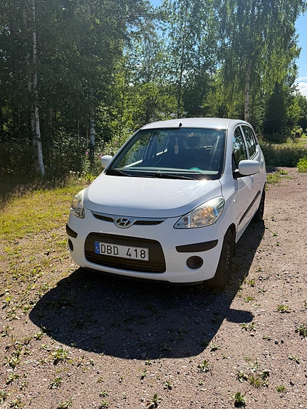 Hyundai i10 2 of 5