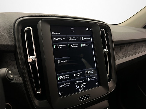 Volvo XC40 19 of 30