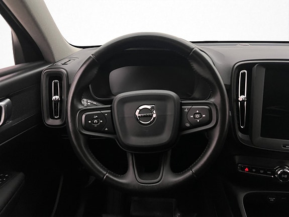 Volvo XC40 13 of 30