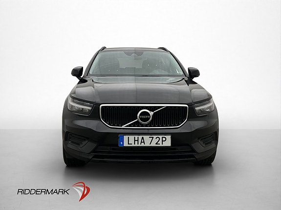 Volvo XC40 2 of 5