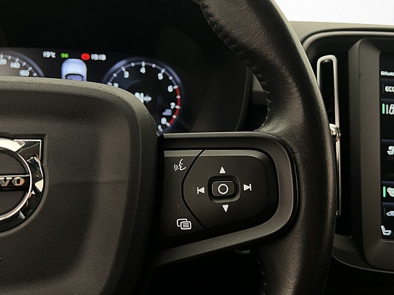 Volvo XC40 16 of 30