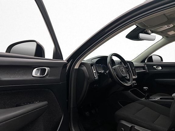 Volvo XC40 10 of 30