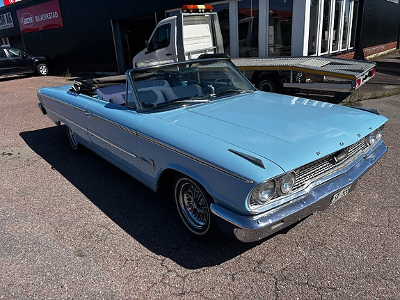Ford Galaxie 2 of 5