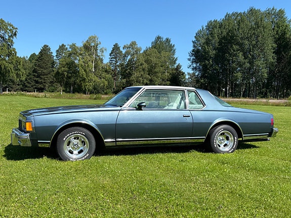Chevrolet Caprice 2 of 5