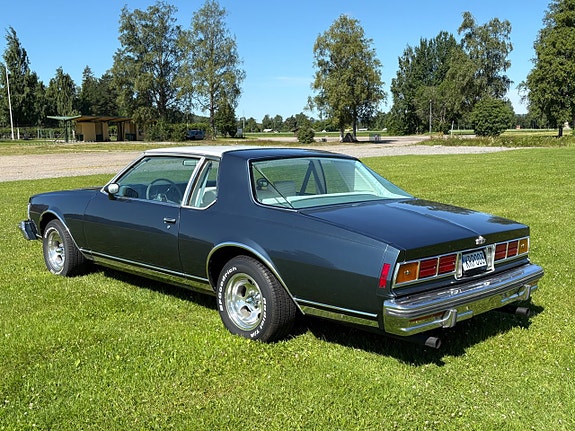 Chevrolet Caprice 3 of 5
