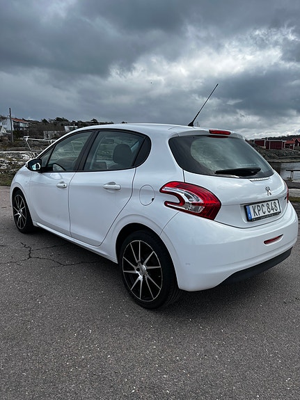 Peugeot 208 5 of 5
