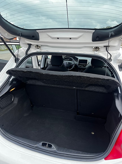 Peugeot 208 6 of 8
