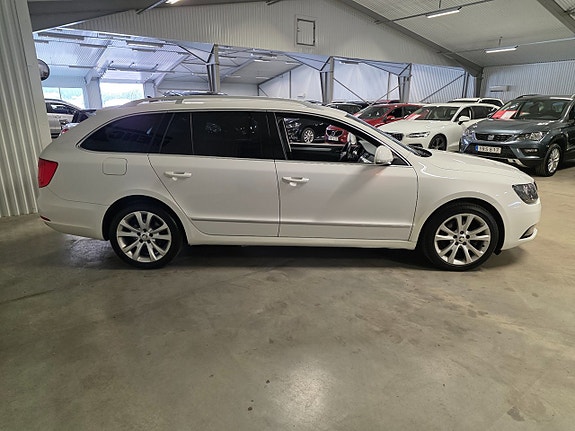 Skoda Superb 3 of 5