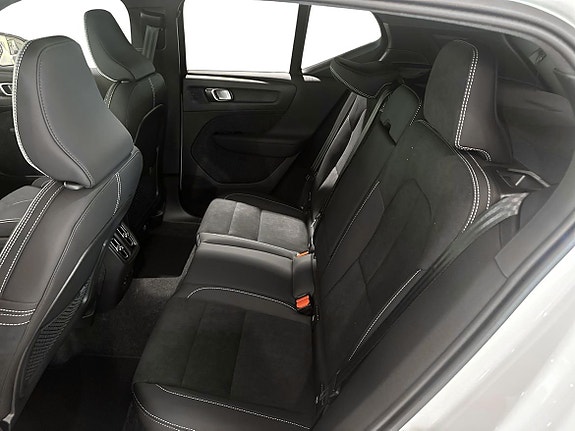 Volvo EX40 9 of 15