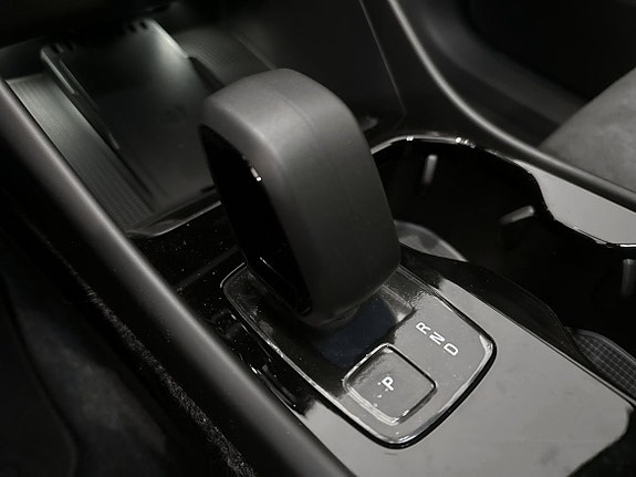 Volvo EX40 13 of 15