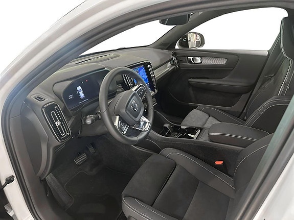 Volvo EX40 8 of 15
