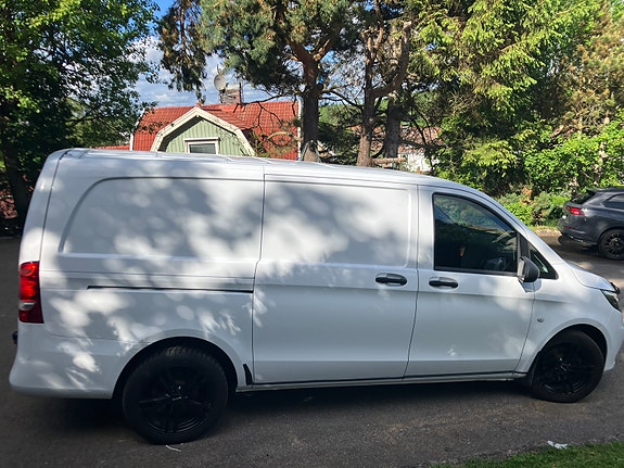 Mercedes-Benz Vito 111 2 of 5