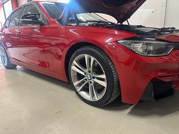 BMW 328i 4 of 5