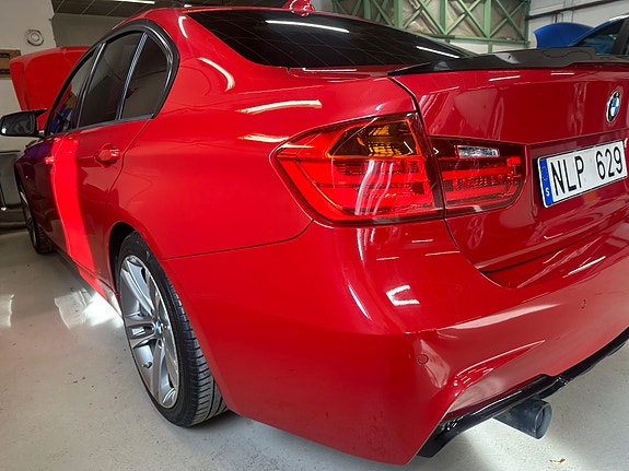 BMW 328i 3 of 5