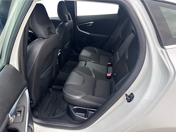 Volvo V40 12 of 15