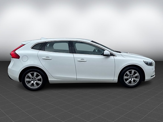 Volvo V40 7 of 15
