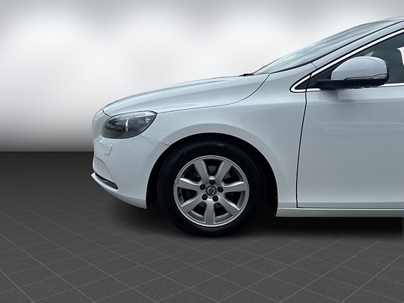 Volvo V40 9 of 15