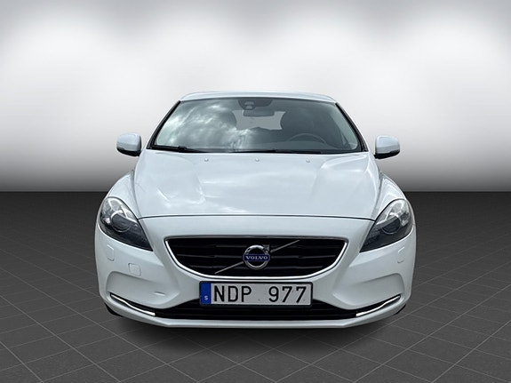 Volvo V40 2 of 5