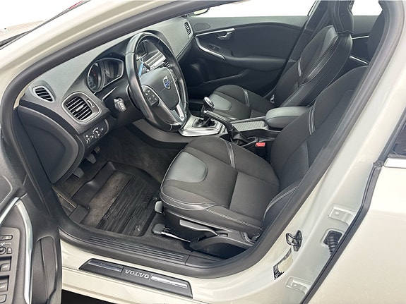 Volvo V40 11 of 15