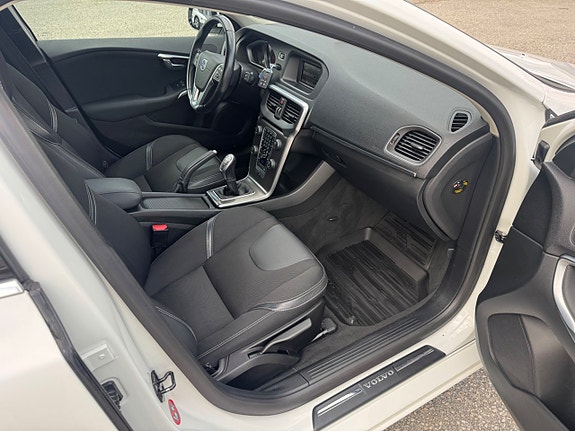Volvo V40 13 of 15