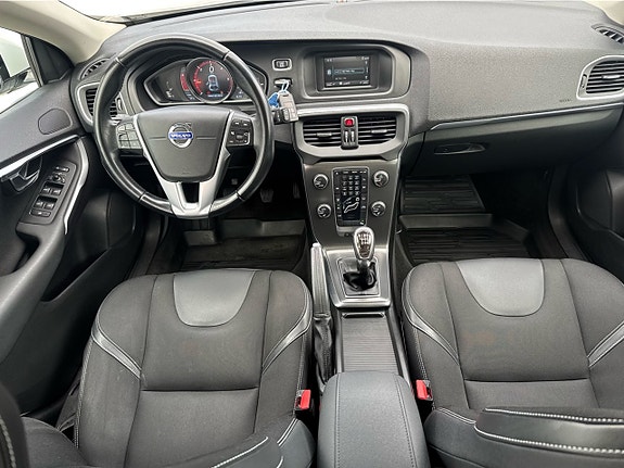 Volvo V40 10 of 15