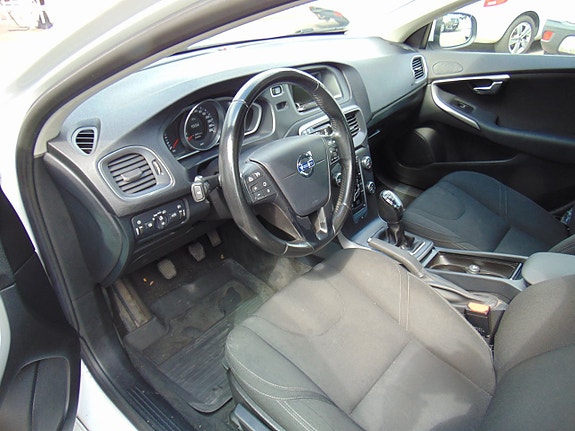 Volvo V40 7 of 11