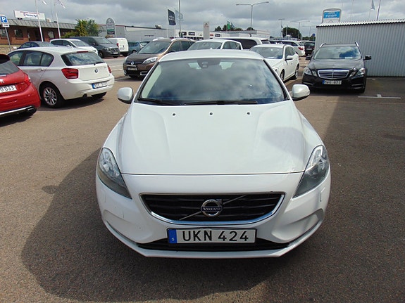 Volvo V40 3 of 11