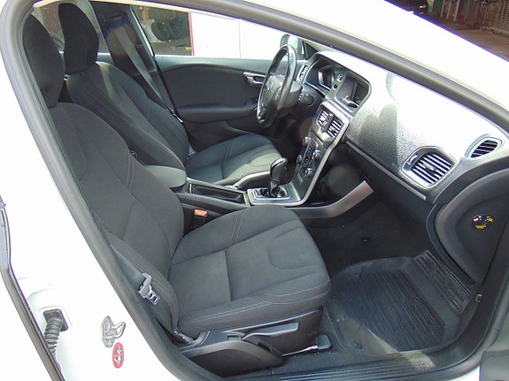 Volvo V40 9 of 11