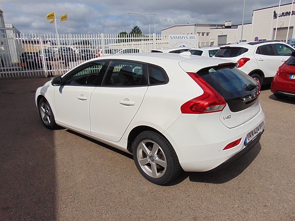 Volvo V40 4 of 11