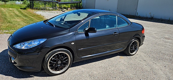 Peugeot 307 CC 2 of 5
