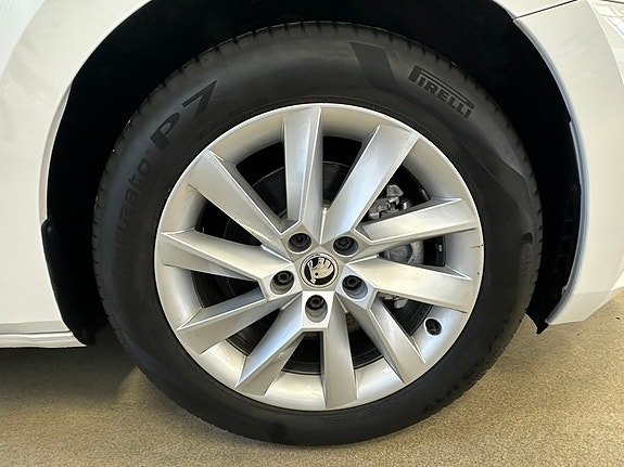 Skoda Superb 22 of 28