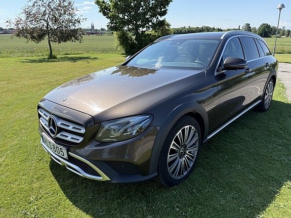 Mercedes-Benz E220 d 2 of 5