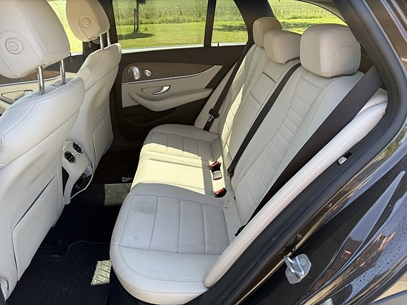 Mercedes-Benz E220 d 10 of 11