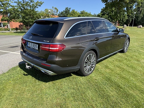 Mercedes-Benz E220 d 3 of 5