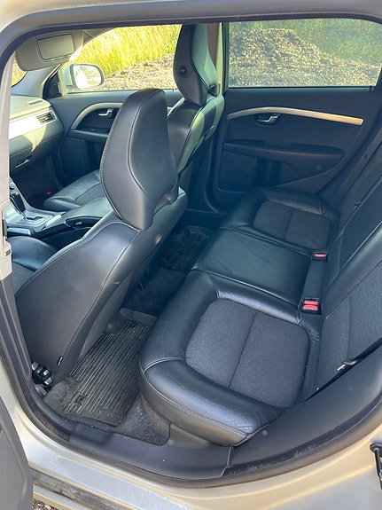 Volvo V70 7 of 11