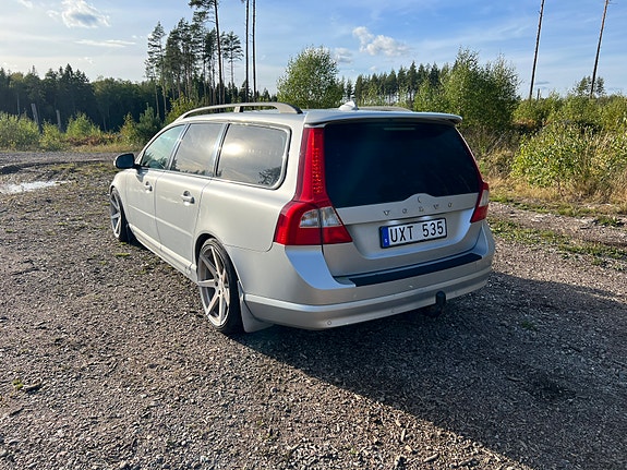 Volvo V70 3 of 11