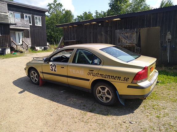 Volvo S60 2 of 5