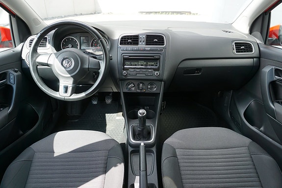 Volkswagen Polo 2 of 5