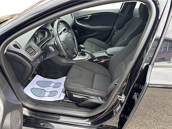Volvo V40 11 of 12