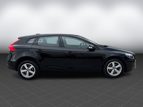 Volvo V40 7 of 12