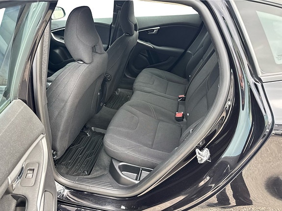 Volvo V40 12 of 12