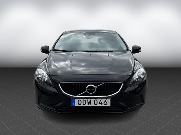 Volvo V40 2 of 5