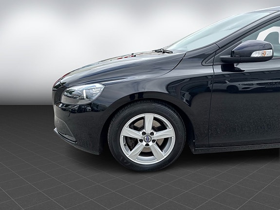 Volvo V40 9 of 12